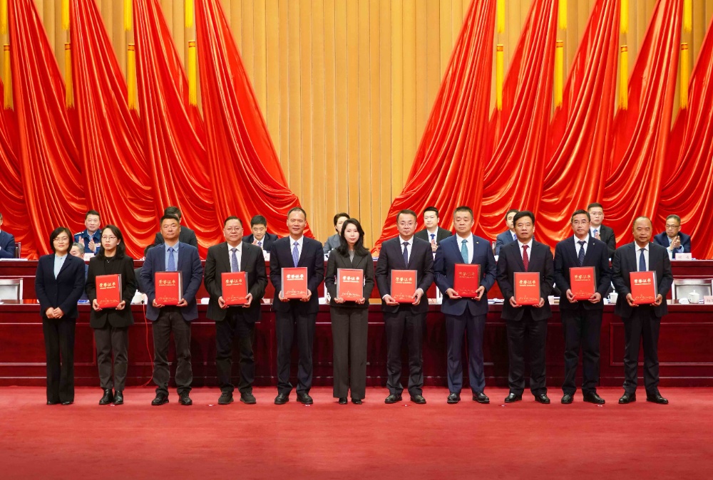 頒獎(jiǎng)-蕾董（修圖后）