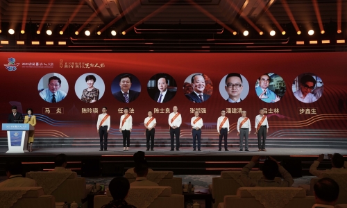 陳士良董事長(zhǎng)獲評(píng)嘉興撤地建市“40年·40人”先鋒人物！