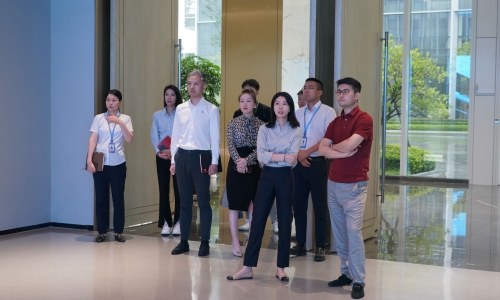 遠(yuǎn)東控股集團(tuán)董事局執(zhí)行主席、首席執(zhí)行官、產(chǎn)業(yè)董事長蔣承志到桐昆訪問交流