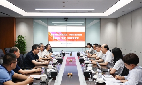 中國紡織工業聯合會副會長端小平蒞臨桐昆調研指導